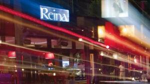 verschwommene Nachtansicht Schild Club Reina, Istanbul