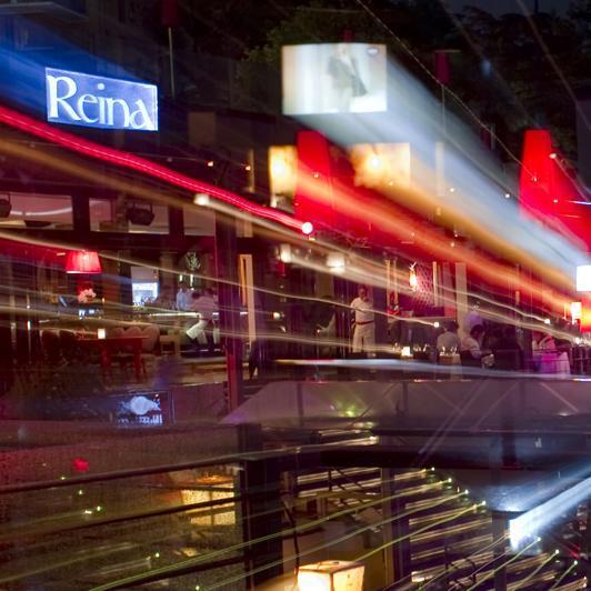 vista nocturna borrosa Club Reina, Estambul