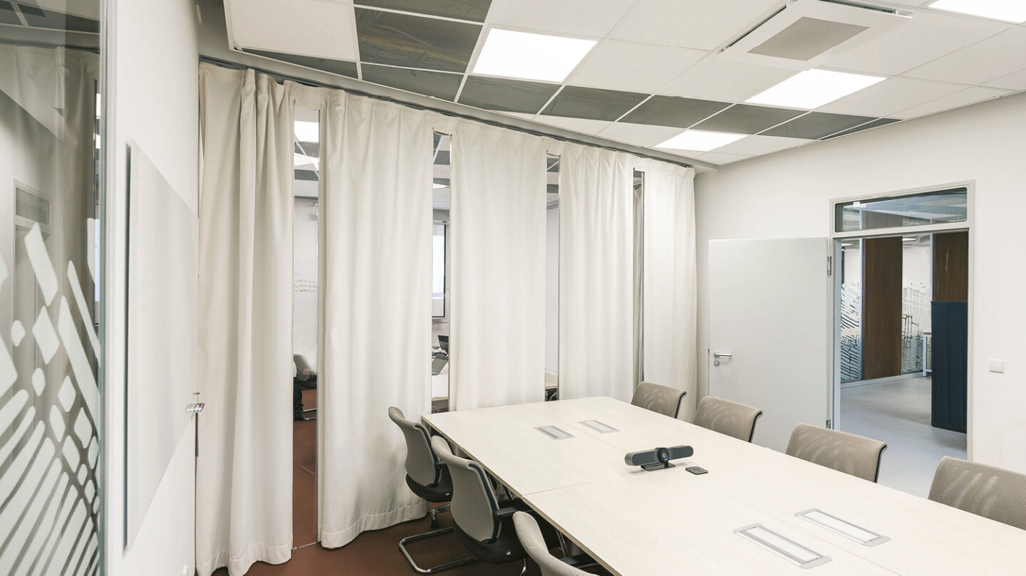 Meeting room and acoustic curtain with viewing window WINDOW