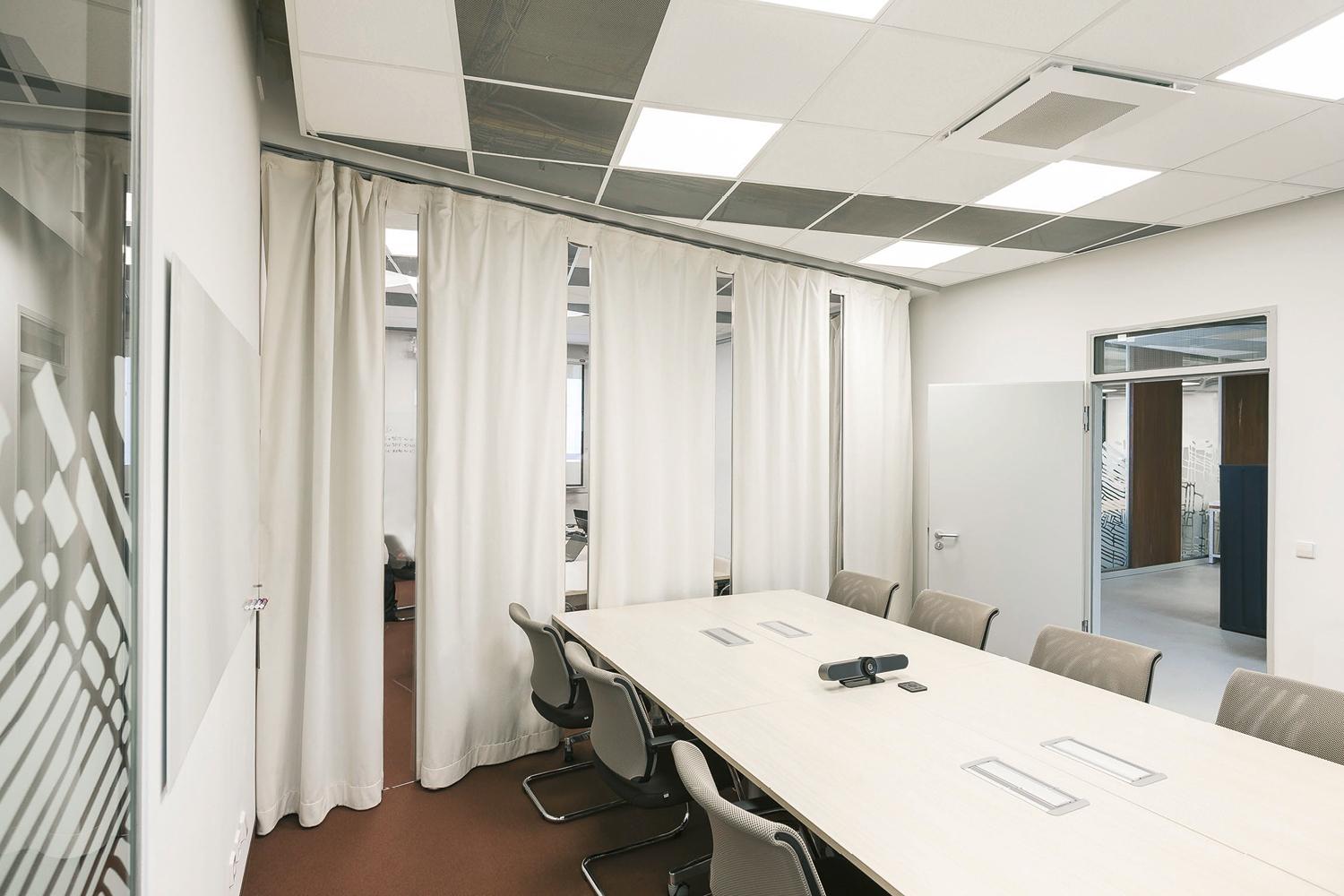 Meeting room and acoustic curtain with viewing window WINDOW