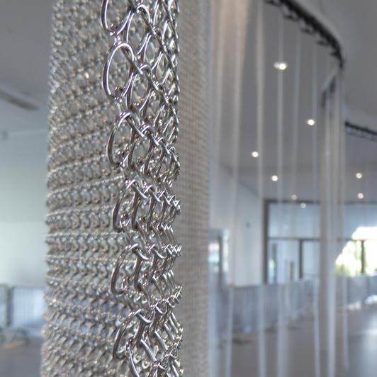 Detailed view of G-MESH metal mesh partition curtain