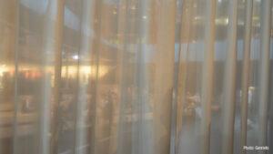 Detail halb-transparenter Akustikstoff ABSORBER LIGHT
