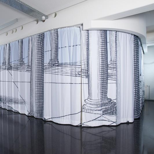 Soundproof curtain as flexible room divider, with column print