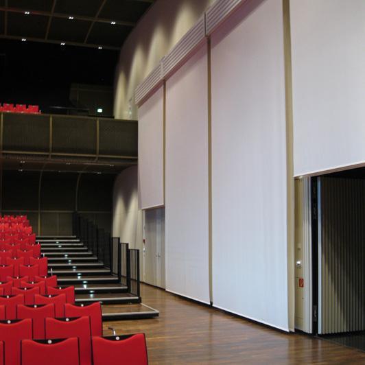 Bannière déroulante acoustique dans la salle polyvalente, maison des citoyens