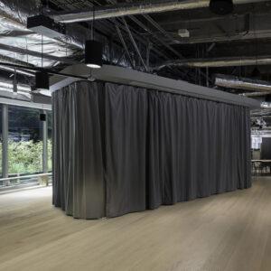 rideau acoustique flexible pour séparer les salles de réunion